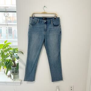 Gap Light Blue Girlfriend Jeans Size 30